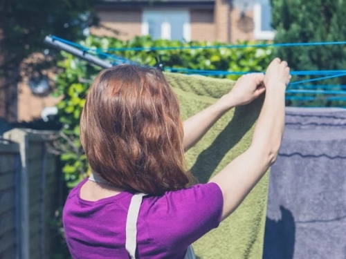 洗衣也藏陷阱？前警察揭「1曬衣習慣」最危險 恐成歹徒目標