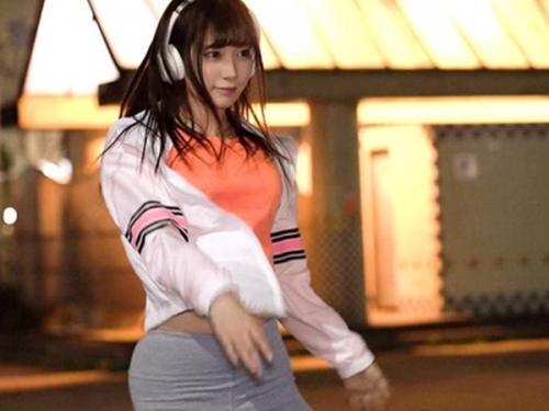 舞蹈經歷18年「F奶嘻哈妹」貼身瑜珈褲緊緊包覆渾圓翹臀　搖起來根本人間凶器