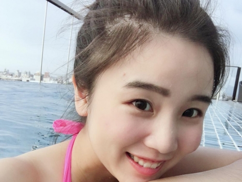 超級隱乳女孩「Lucy」展現兩顆「軟實力」　豐滿身材嚇壞網友