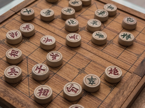 康熙中斷對奕 侍衛卻堅守棋局亡 皇帝自責留下8字箴言