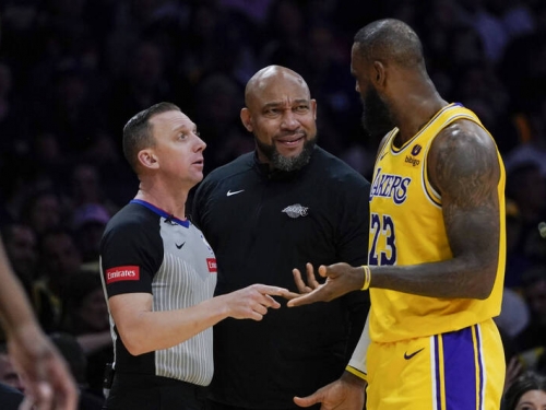 NBA》被勇士狂轟26顆三分彈擊潰！ 湖人「火腿」教練苦嘆：慘痛的失利...
