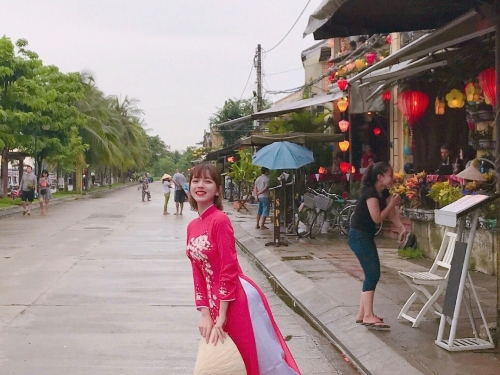 短髮正才是真的正！清新「隱乳妹」甜甜讓人想戀愛　貼身衣展現過人乳量！