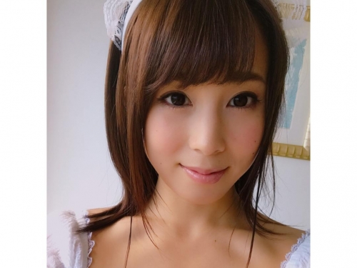 性感姐姐大秀「究極G奶Body」！傳送門內滿滿渾圓美乳　躺床倒奶太火辣！