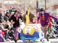 推棺材看誰跑得快，鬼要輕才能贏啊…