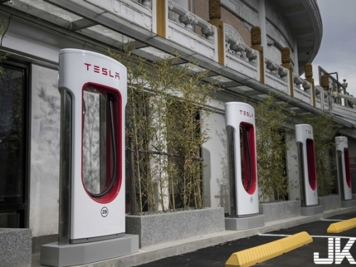 今天就讓我們來瞧瞧Tesla的第一座「超級充電站｣究竟有多超級