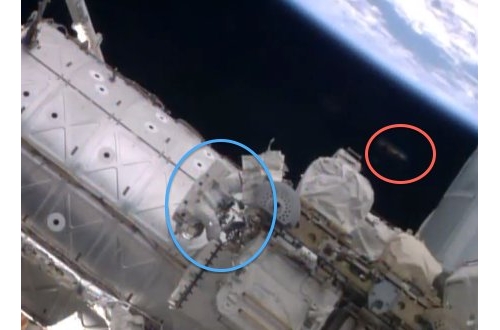 有視頻有真相：嚇到了！疑似UFO驚現空間站，這是要拜訪宇航員嗎？