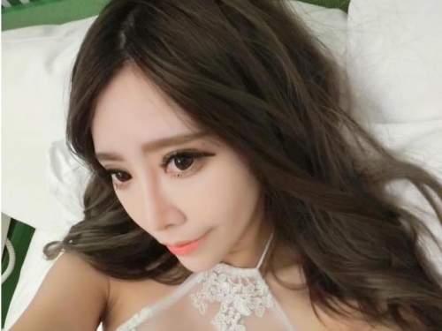 好噴火！麻豆「穿薄紗露辣腿」　IG「正面露乳照」尺度也超猛！