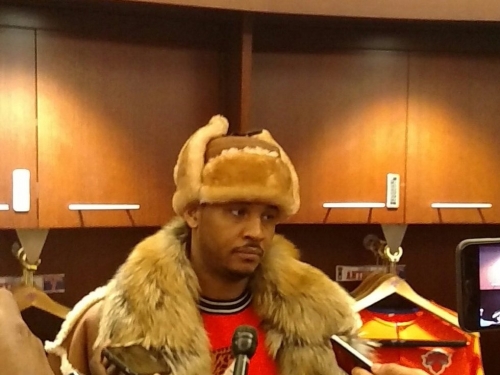 甜瓜穿毛皮大衣受訪 後果不堪設想...鄉民大批惡搞圖蜂湧而出！