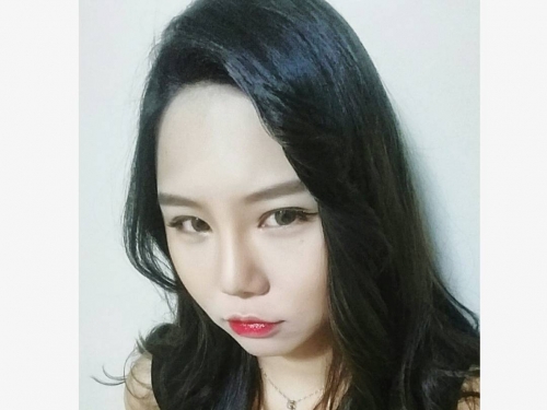 性感DJ台上演出，「嫩白美乳」隨節奏上下晃動好助興！全場觀眾都要嗨翻啦