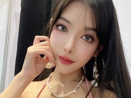 御姐臉蛋甜妹身高！美豔巨乳小隻馬「子筠Nina」將參加肌肉車聚！