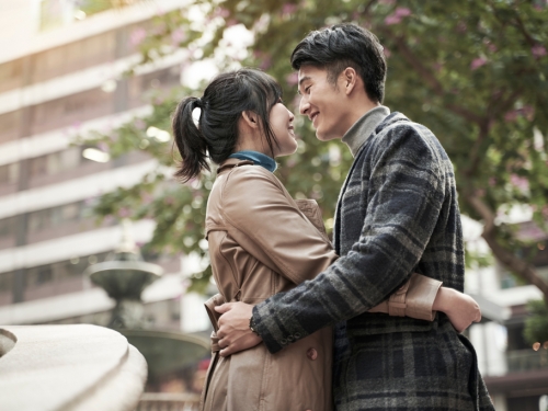 正妹突撲懷獻身 他爽10秒慘中美人計 祖傳金鍊沒了