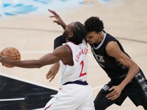 NBA》Leonard噓聲下轟新高27分率快艇128：116馬刺　斑馬重摔險爆衝突