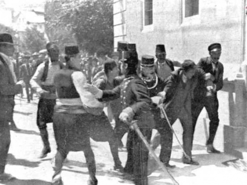 19歲少年開了兩槍，造成3000萬人死亡，為何沒人判他死刑？
