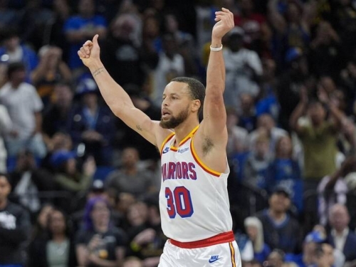 NBA》柯瑞飆56分超越名人堂傳奇！巴特勒開心和他同隊：說來奇怪