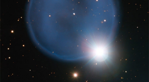 宇宙最浪漫一幕：恆星星雲組成巨型鑽戒