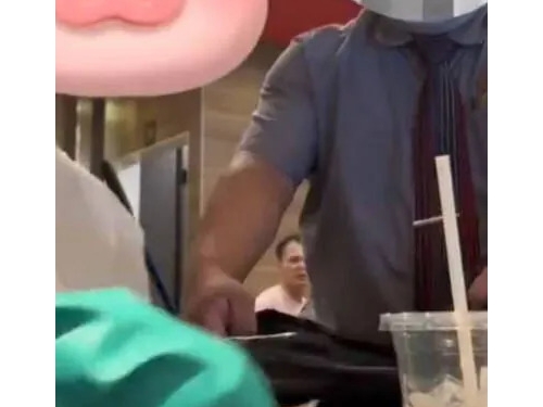 嚇！女子麥當勞用餐突感「異物鑽褲檔」 1把抓住崩潰喊：老鼠爬到大腿