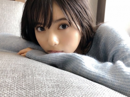歡慶寫真破紀錄！四千年一遇巴掌臉美少女「齋藤飛鳥」下半身失守騷露雪白嫩腿
