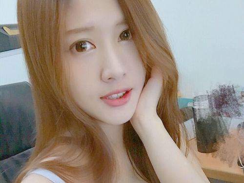 火辣兔女郎陪你開工！美乳正妹「養眼F乳」好身材竟已是一位辣媽！