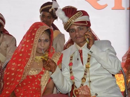 婚禮送這個好驚人！印度結婚送「鞭夫棒」