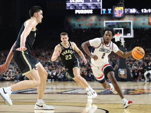 NCAA》康乃狄克大學締造2連霸 讓對手「小姚明」周志豪37分超悲情