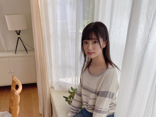 清純可愛的笑容！19歲的天菜女大生「宮下玲奈」登場！