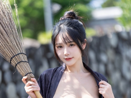 Breast sweeping monk to pass on my Yin-Yang conjunction dharma