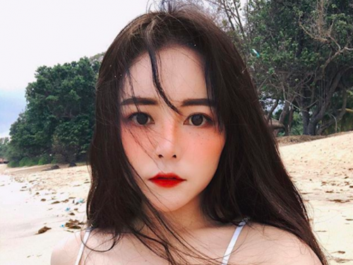 好兇！巨乳正妹「爆奶吃冰」！懷孕時漲奶「乳量又大了一倍」！