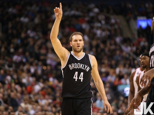 美國路人爆料 籃網在星巴克兜售「豪」隊友 全隊跳樓大拍賣？