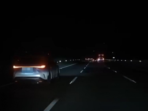 不逼車、閃燈按喇叭！ 他一招讓「路隊長」猛加速