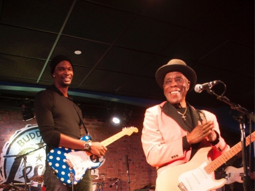 半退休的波許要做啥？ 先和藍調大師同場飆吉他