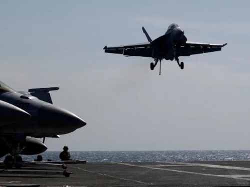 美軍在南海半小時連墜2機 5人員獲救、30億元泡湯