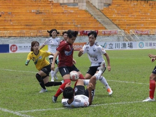 包欣玄閃電破門，粘菁云藍鯨首球，衛冕軍3比1勝航源
