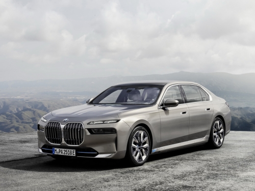 各位地方老闆們，這要怎麼選？全新 BMW 旗艦大7和純電 i7 正式發表！