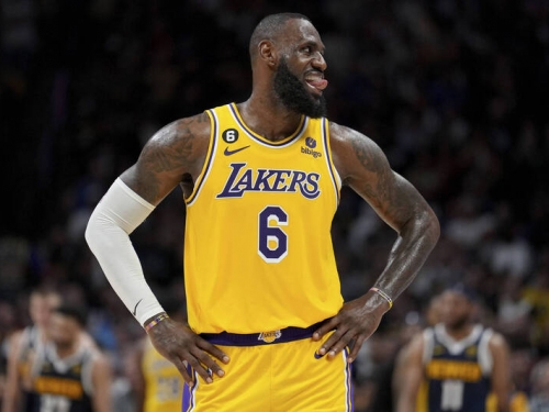 NBA》詹皇外線「軟手」 第4節連續投丟19顆三分創近25年來最糟