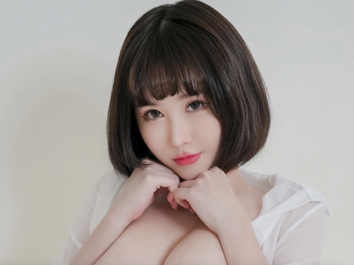 G奶翹秘書「Sylvia 希維亞」陪老闆出差！為了加薪脫光衣服色誘⋯