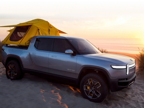 全球首款電動皮卡 Rivian R1T 正式出廠！魔王級對手 Tesla Cybertruck 延後上市拖到2022年底...