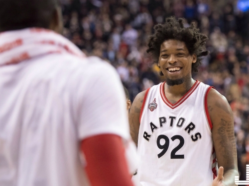 [影片]當場脫褲不害臊！ 暴龍巴西中鋒奇招擾亂奏效