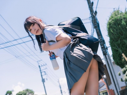 大尺度Coser「りずな」拍照完全不怕走光　偷窺視角「無防備露胖次」畫面超邪惡