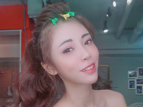 氣質女神「Angel liya 莉亞」私下拍攝性感短片　奶香四溢好難耐！