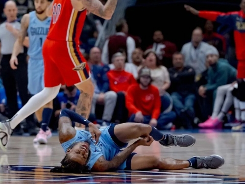 NBA》灰熊10戰8勝衝西區第2 莫蘭特右肩撞傷表情痛苦