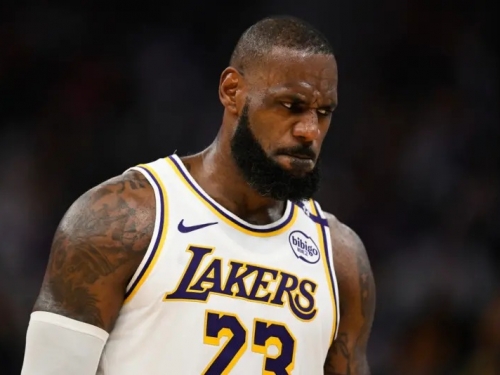 NBA》慶完40歲生日卻輸球！詹皇賽後提早走人　湖人110：122騎士