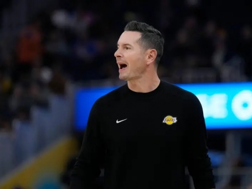 NBA》湖人主帥Redick好勝心超強！已摔壞多塊戰術板　美媒：完美主義者