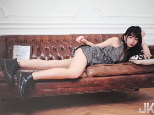 咖啡廳裡的性感美腿正妹「陳Q妹」，蜜大腿線條「姿勢超誘惑」！