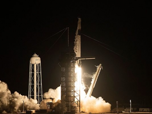 SpaceX公司第三批衛星發射升空 創多項紀錄