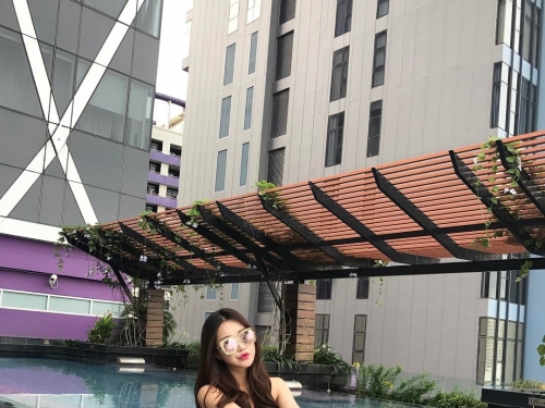 動起來！正妹健身「圓潤美臀」形狀勾勒好明顯，由下往上視角太美好！