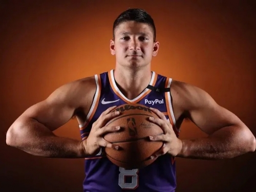 NBA》覺醒肌肉男！太陽神射手休賽季回母校鍛鍊增重16公斤