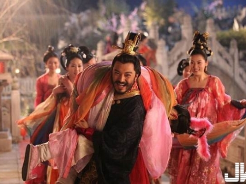難怪古代皇帝多半短命！他一夜床戰30人