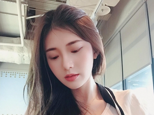 電動場「長腿妹子」大殺四方贏彩票　原來是巨乳辣媽謝薇安Vivian！