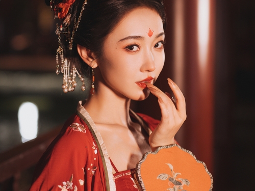 皇帝擔心傻兒子不懂生小孩 派愛妃指導 結果尷尬了