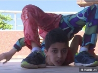 12歲「蜘蛛男孩」軟骨功超神　雙腳360度轉動挑戰極限